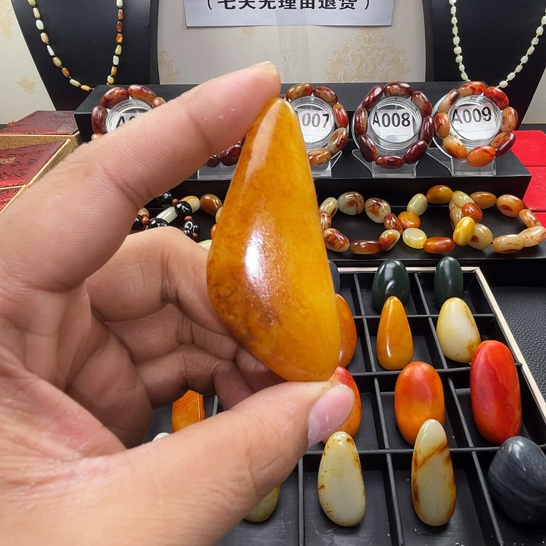 和田玉未镶嵌吊坠(赠链)