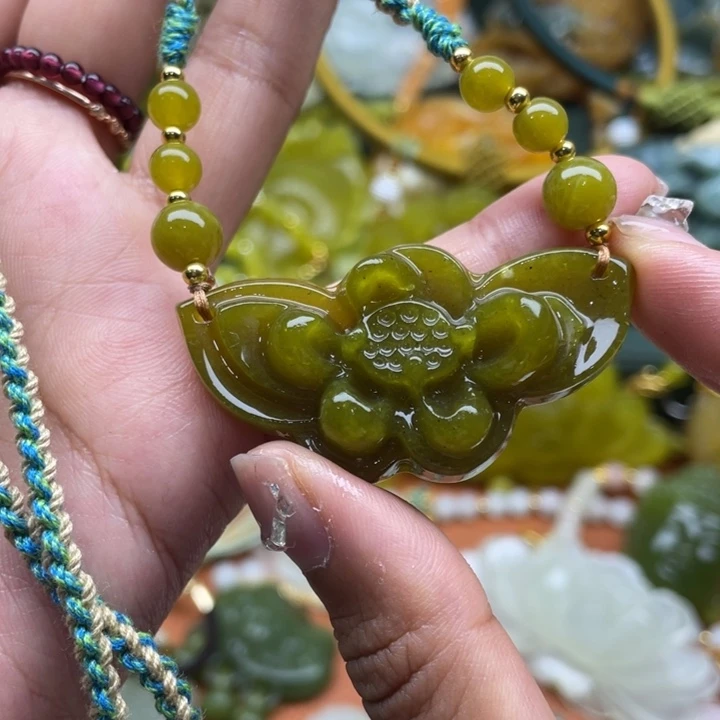 蛇纹石玉未镶嵌吊坠