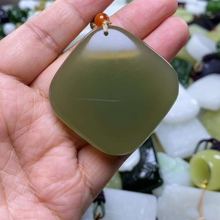 和田玉未镶嵌颈饰