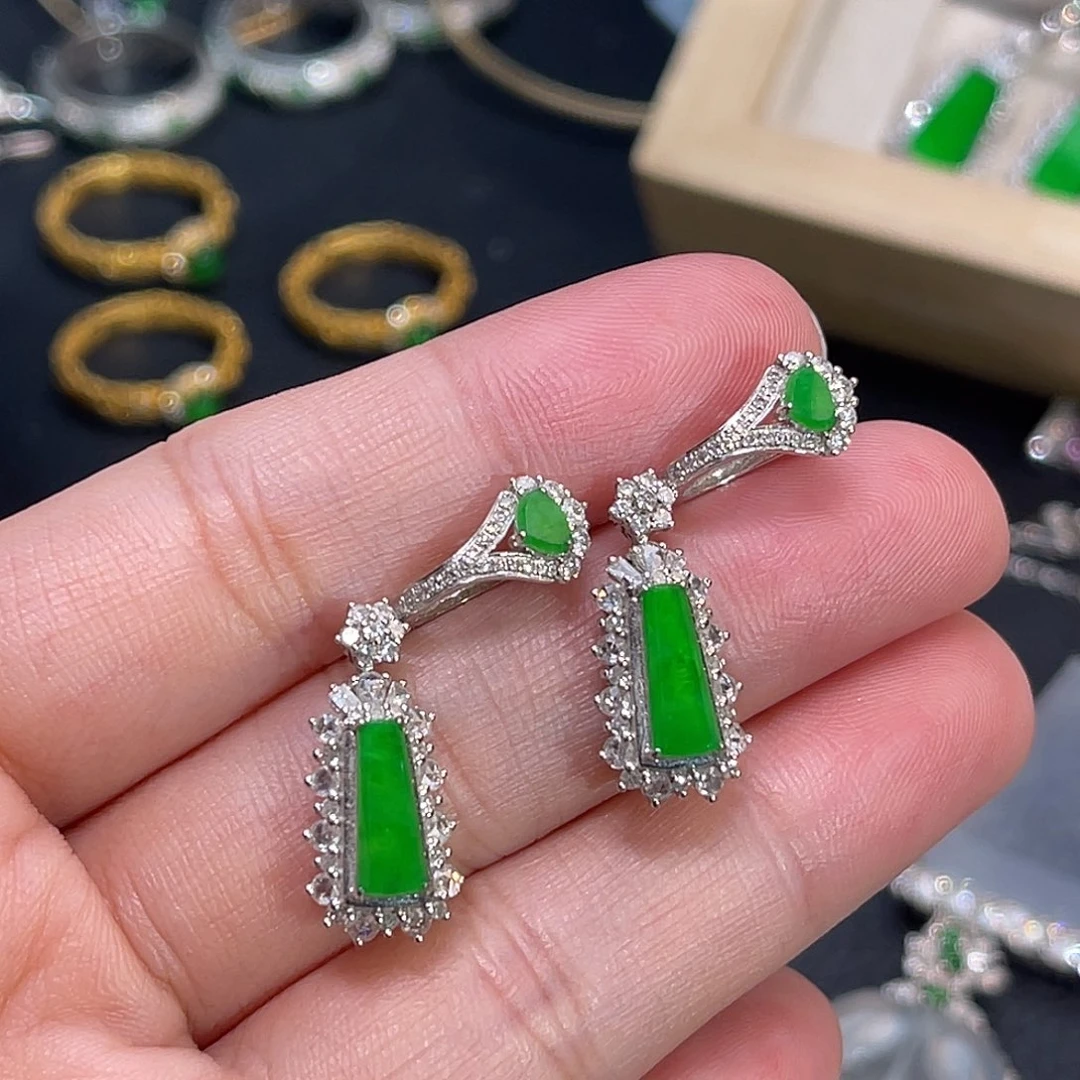 翡翠18K金镶嵌耳饰阳绿无事牌