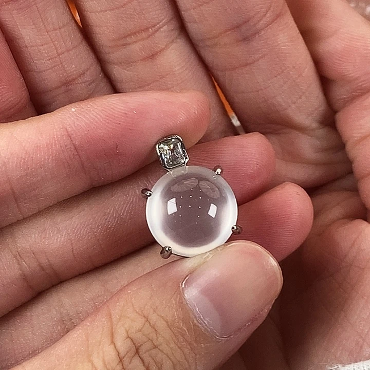 石英质玉合金颈饰