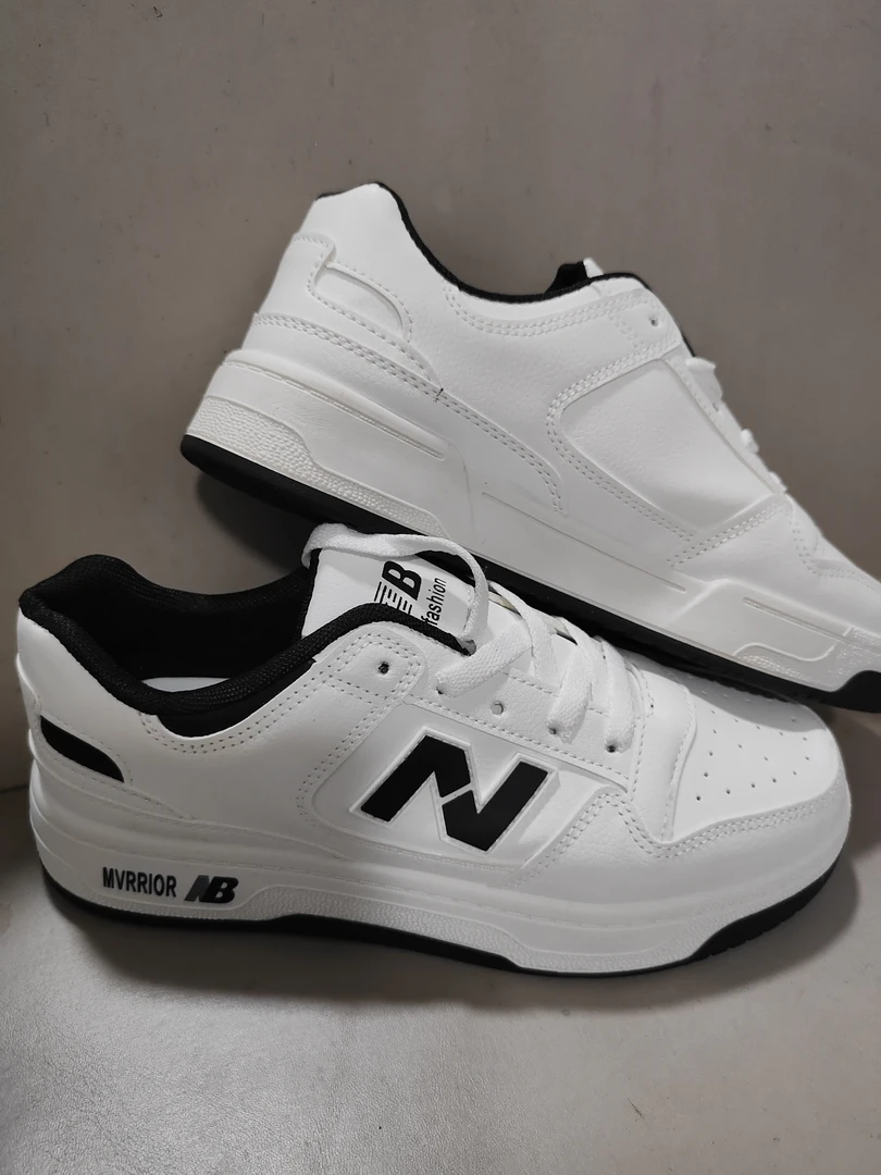 小五百搭减震女鞋运动鞋低帮白色防滑透气板鞋秋季小白鞋增高