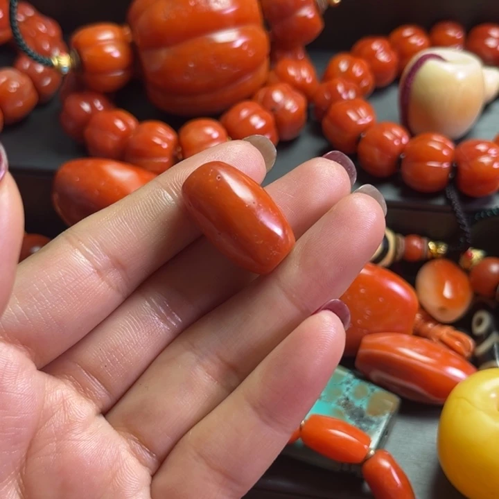 颈饰琉璃小*团琉璃…………………