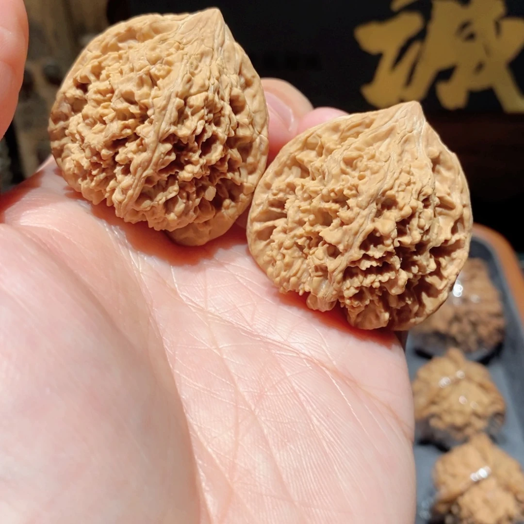 文玩核桃吊坠百花山