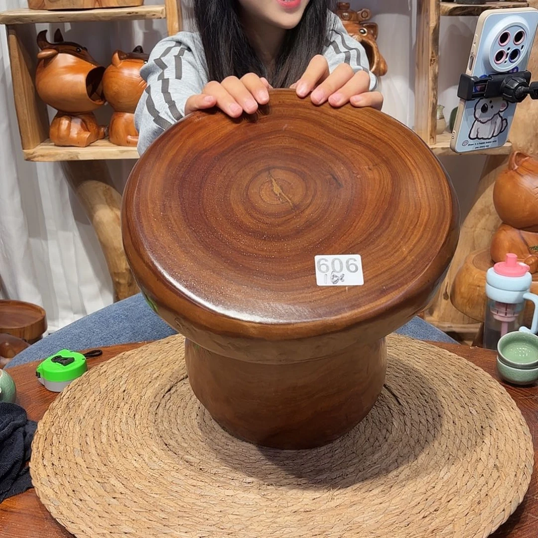 香樟木根雕凳子一物一拍编号606长30宽28高30