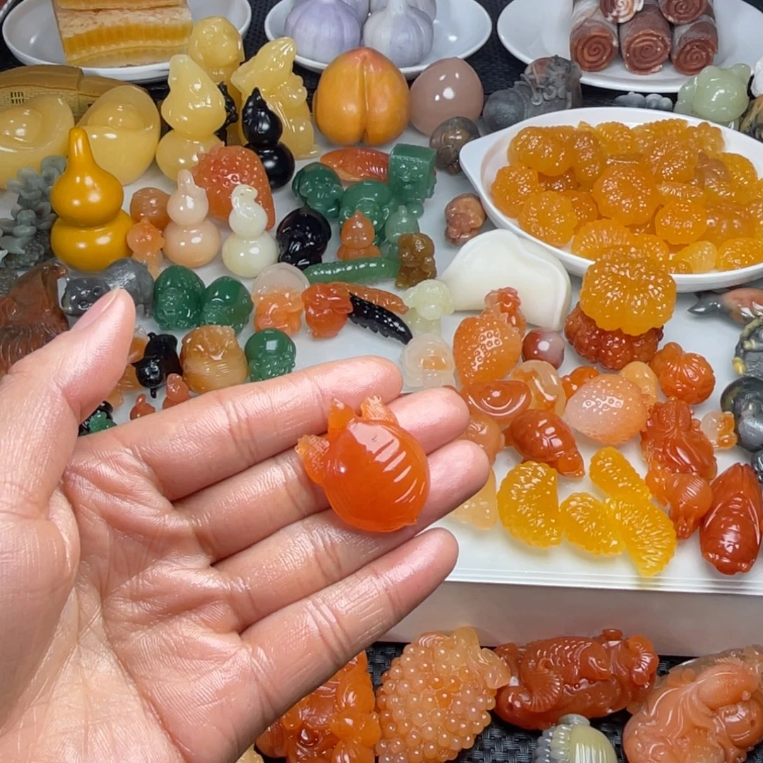 博***宝石英质玉（金丝玉）未镶嵌颈饰