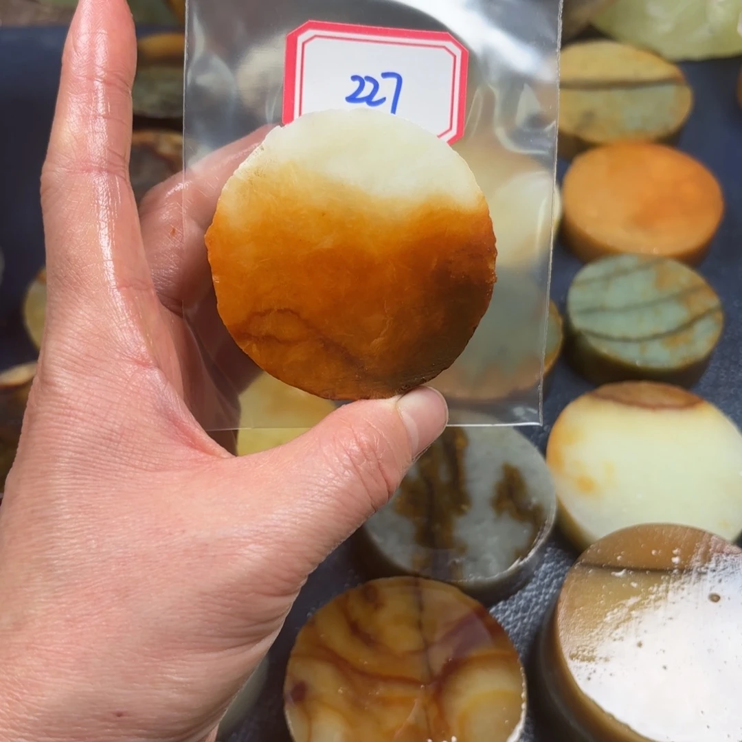 花***财蛇纹石玉未镶嵌珠宝奇石