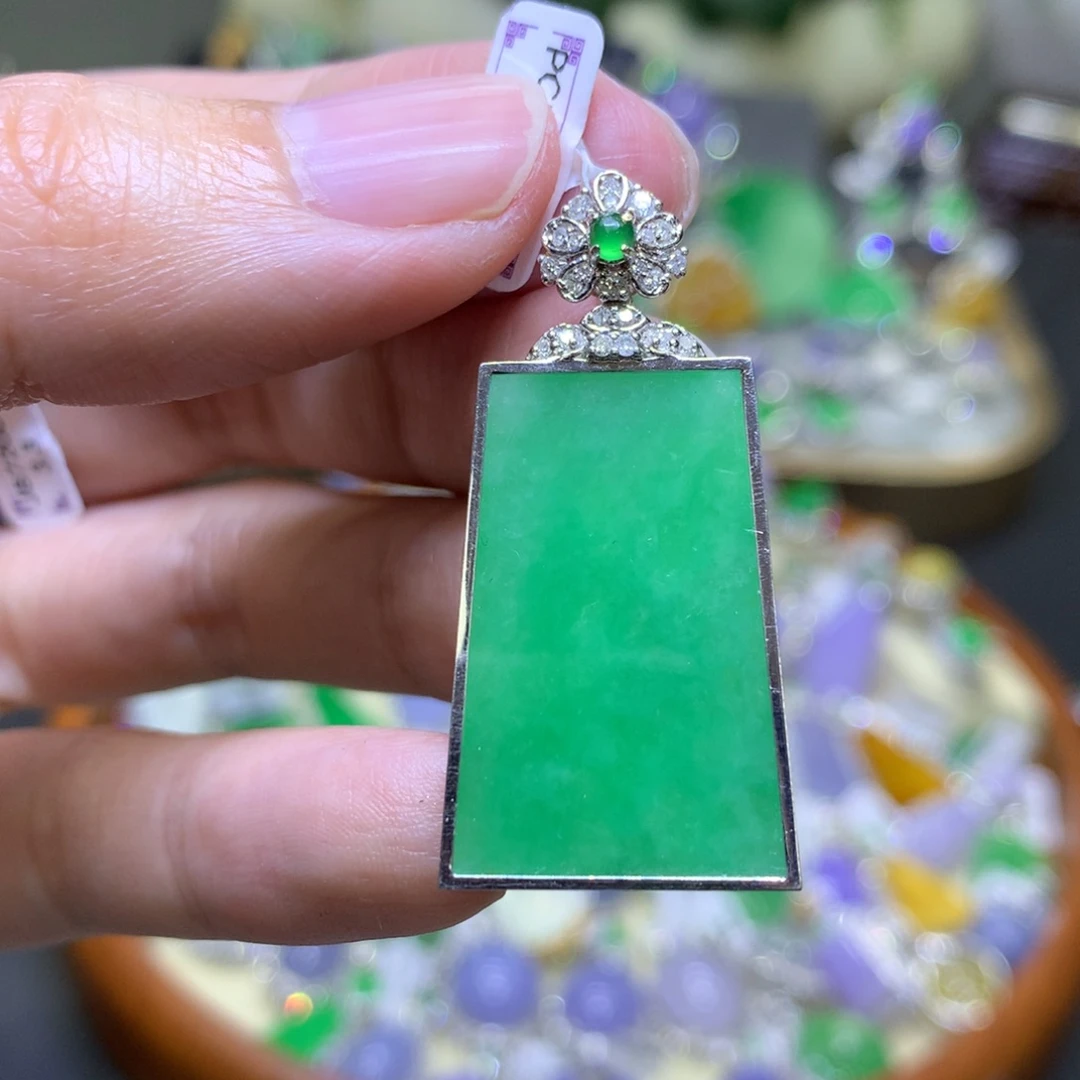 翡翠颈饰18K金镶嵌翡翠吊坠项链