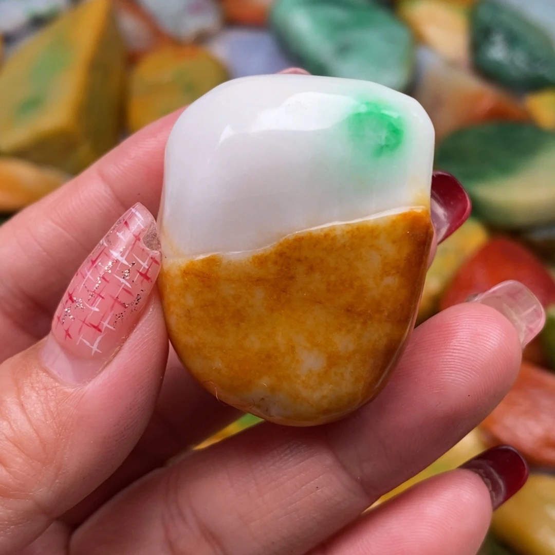 翡翠颈饰未镶嵌卫*