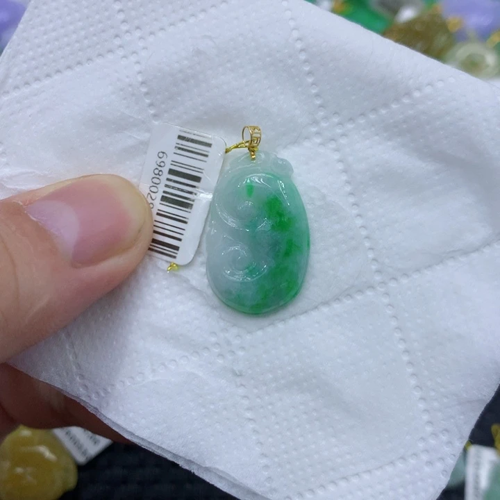 翡翠18K金镶嵌颈饰翡翠