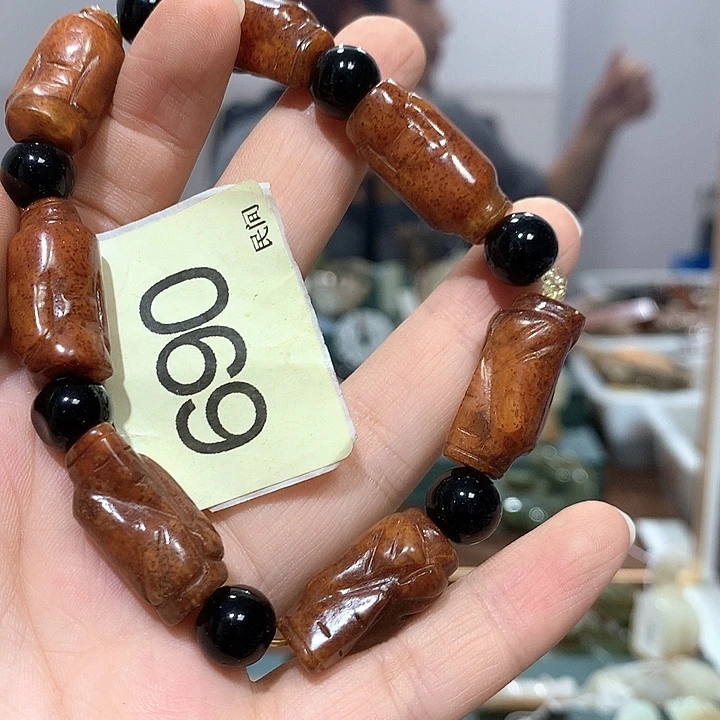 吉***祥和田玉未镶嵌颈饰