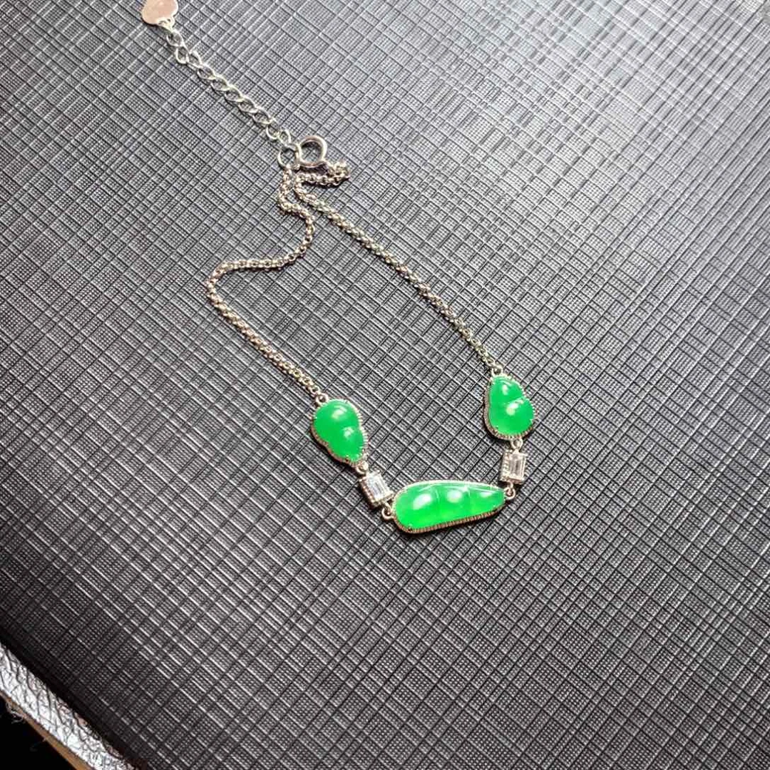 颈饰18K金镶嵌翡翠云****衣翡翠