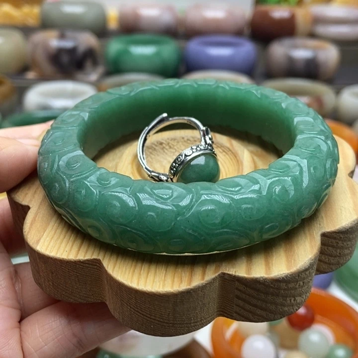 未镶嵌手镯石英质玉