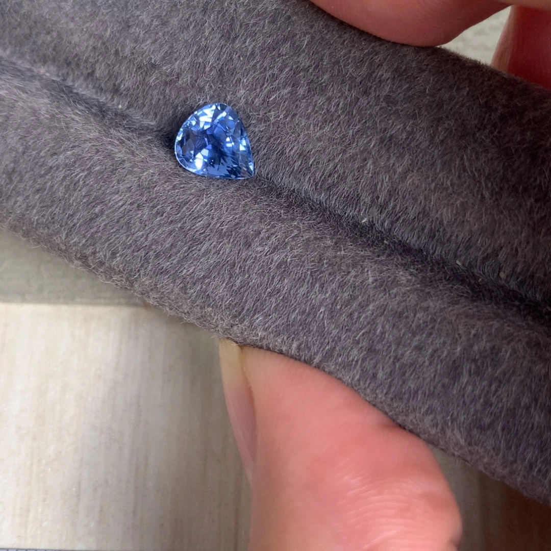 蓝宝石裸石1.56 斯里兰卡
