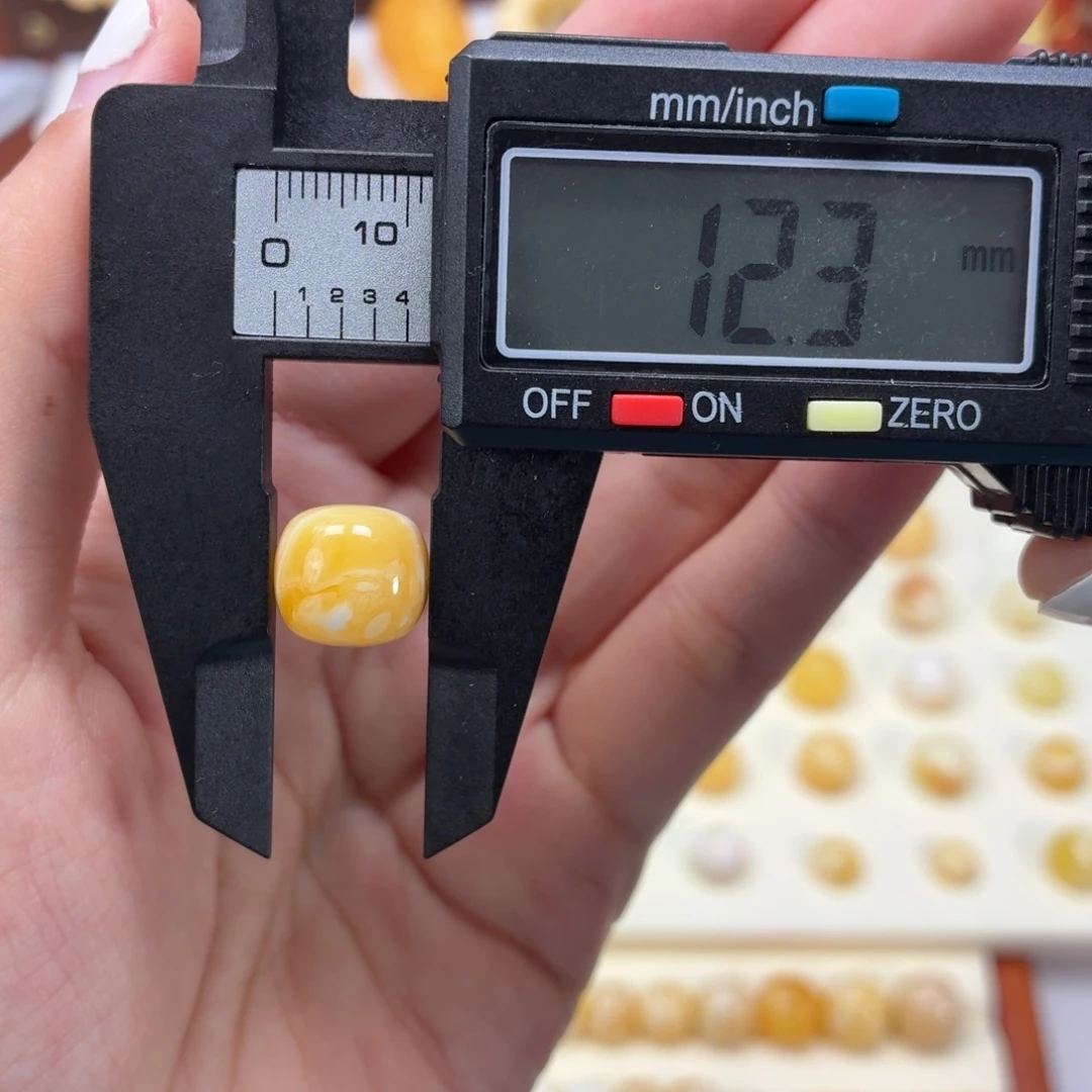 琥珀未镶嵌裸石焦皮老型12mm