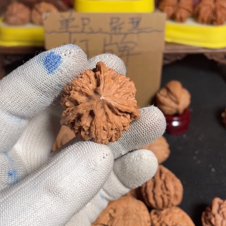 文玩核桃把件曼****制核桃