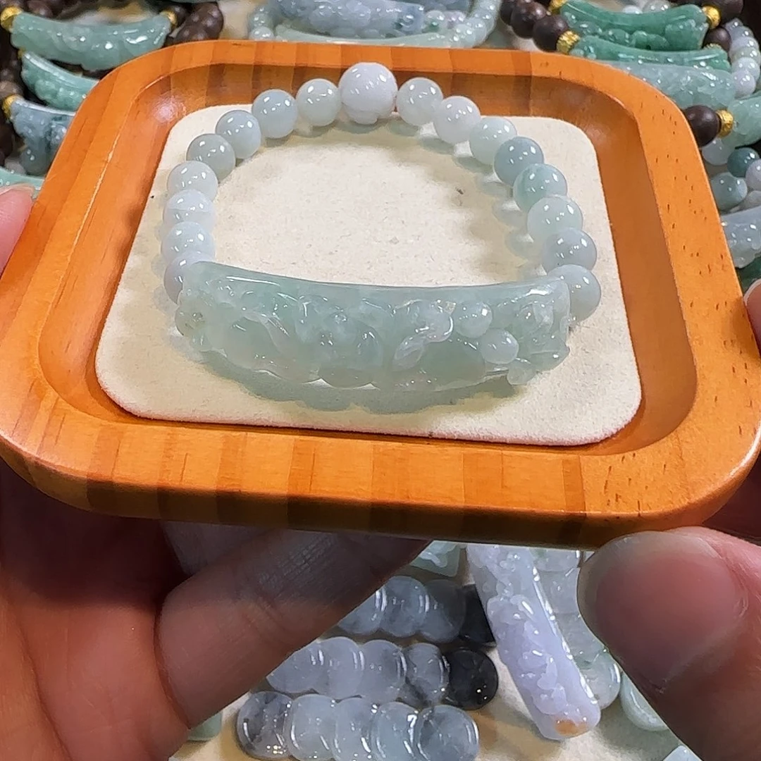 翡翠未镶嵌颈饰手牌