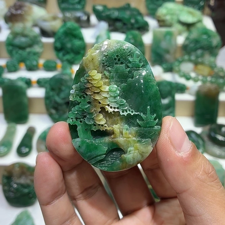 独山玉未镶嵌颈饰山水牌