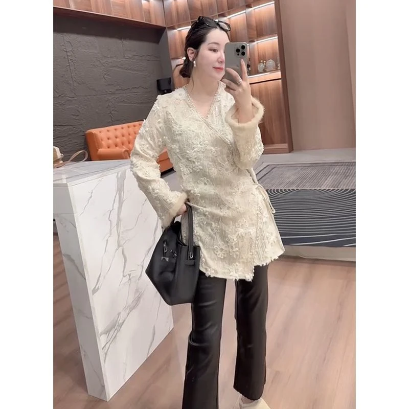 欧洲站2025秋季新款设计款小众百搭显瘦气质重工钉珠V领长袖衬衫