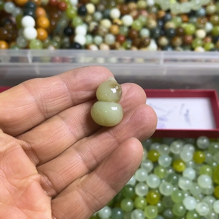 合金蛇纹石玉颈饰