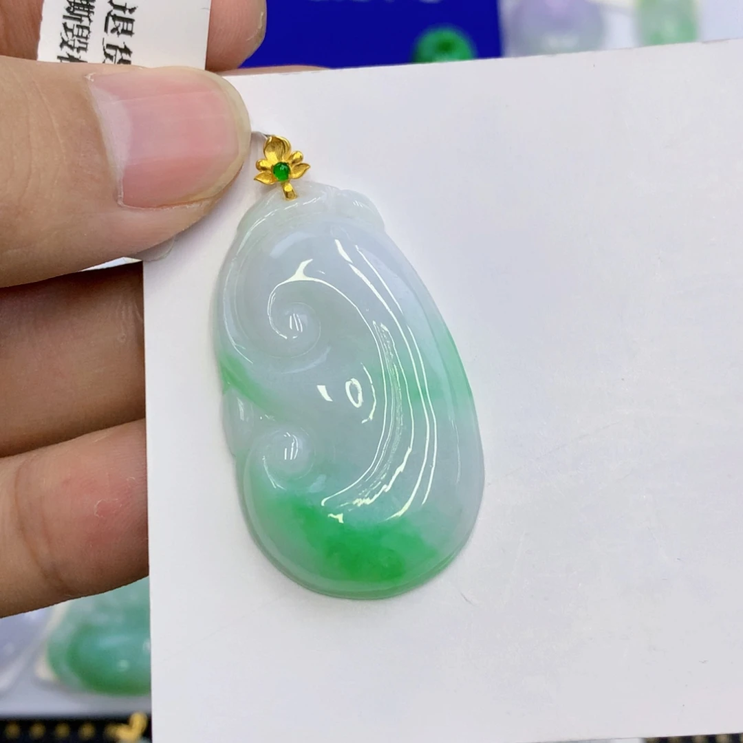 翡翠18K金镶嵌颈饰翡翠