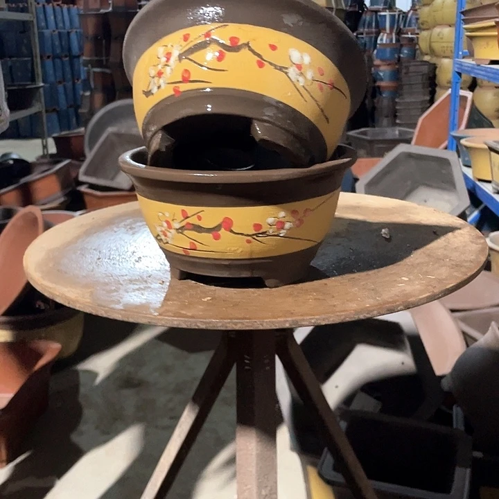 黄色富贵点彩小号一对