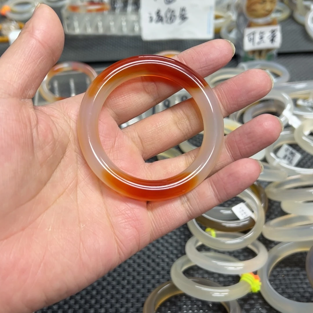 玛瑙/玉髓手镯未镶嵌跟****?55圈口