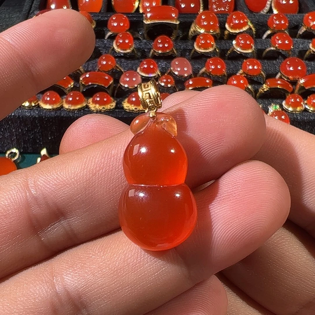 南红玛瑙18K金镶嵌颈饰