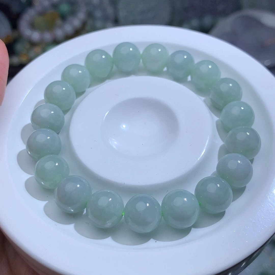 翡翠未镶嵌颈饰1484。