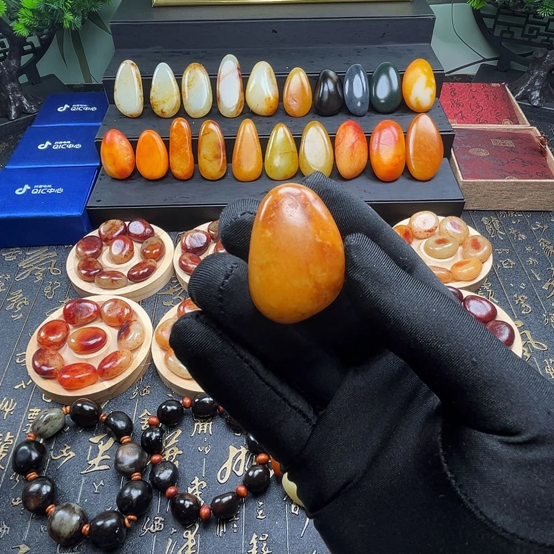 和田玉未镶嵌吊坠(赠链)