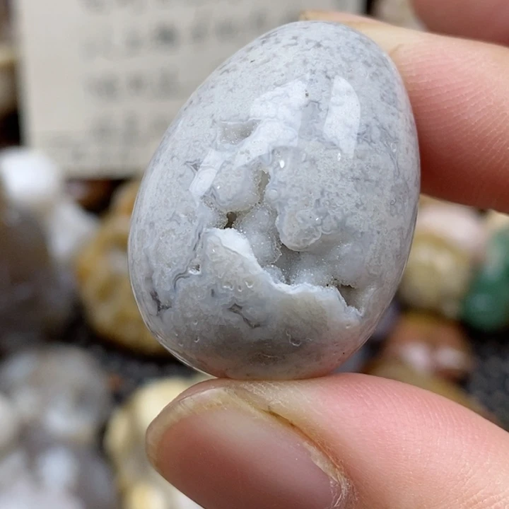 硅化珊瑚（珊瑚玉）未镶嵌颈饰有瑕