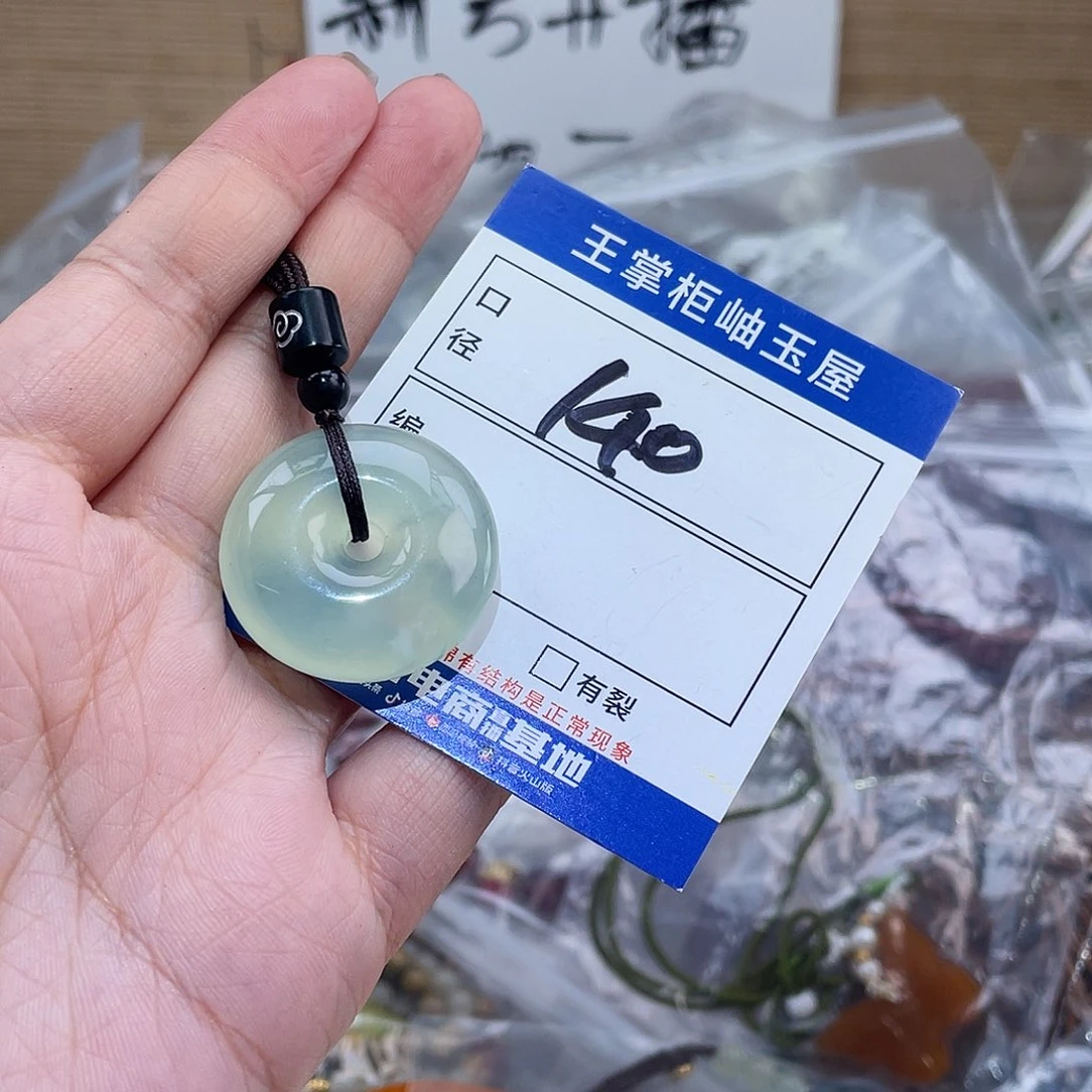 岫玉未镶嵌吊坠吊坠