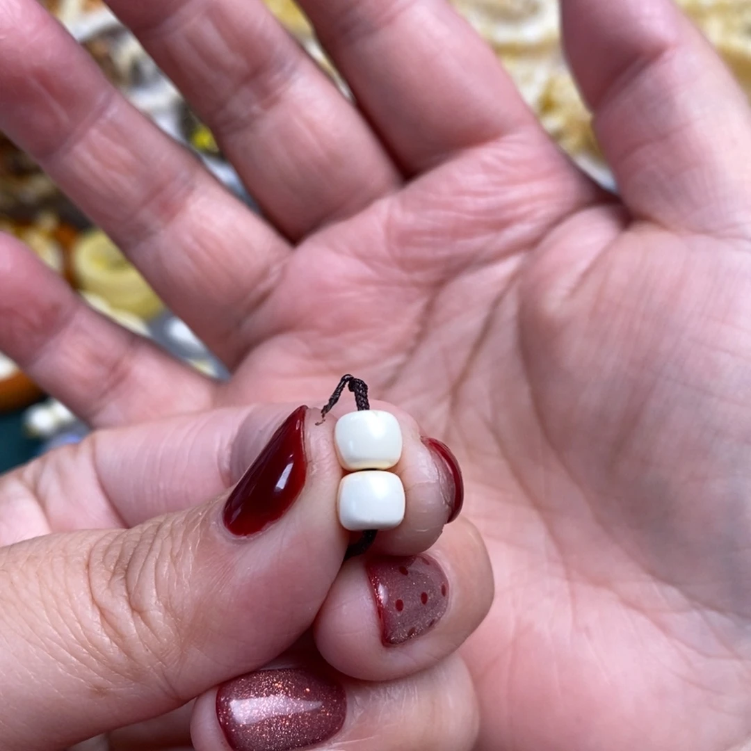 琥珀裸石未镶嵌飛**貓漆瓷白老型对珠6.2×5.2