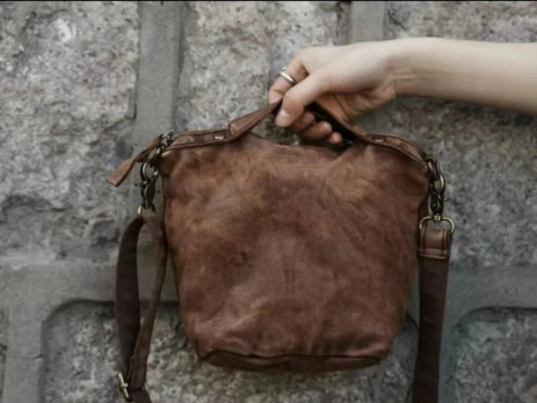 【大漂亮推荐】疯子张2025年夏季新款百搭真皮休闲复古羊皮包#9958