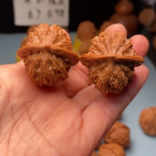 吊坠文玩核桃梨木台精对32.5