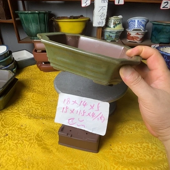 宜兴紫砂花盆一个