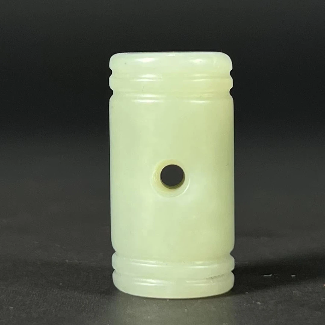 清代 Lot8: 和田玉鼓 20.2g L:32.4mm