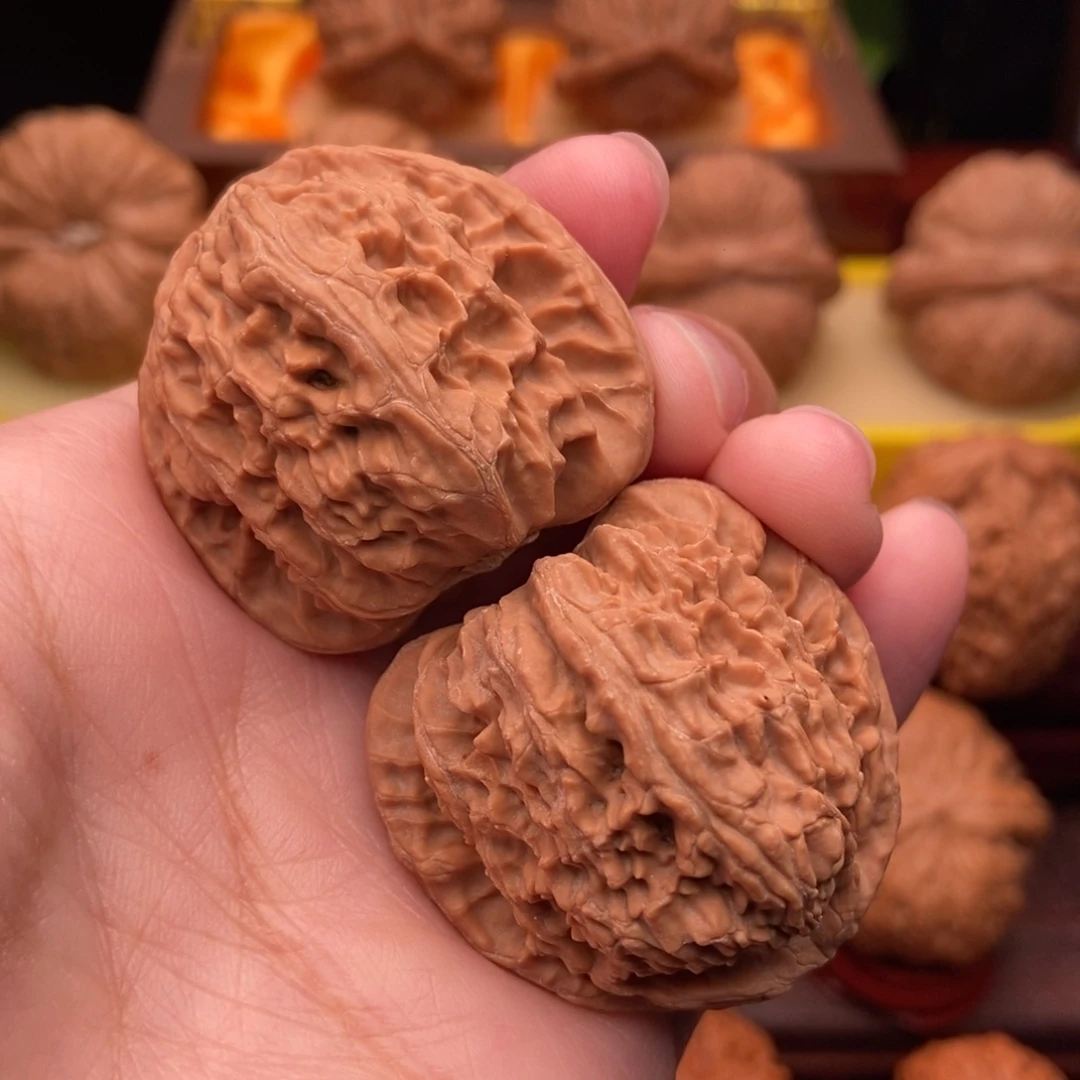 文玩核桃把件精品三角白狮子头37