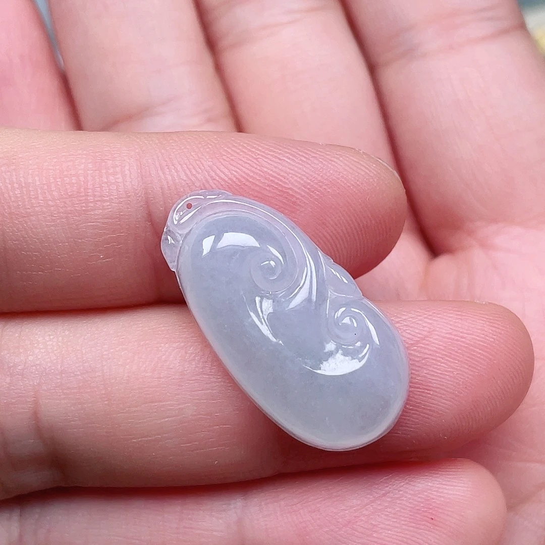 翡翠未镶嵌颈饰如意