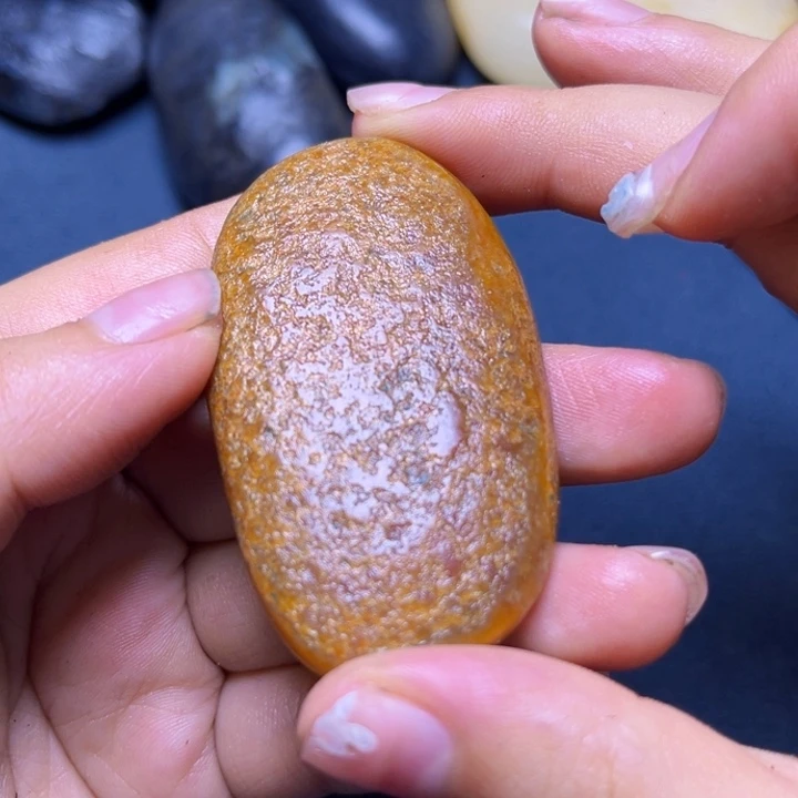 和田玉（糖玉）未镶嵌珠宝奇石