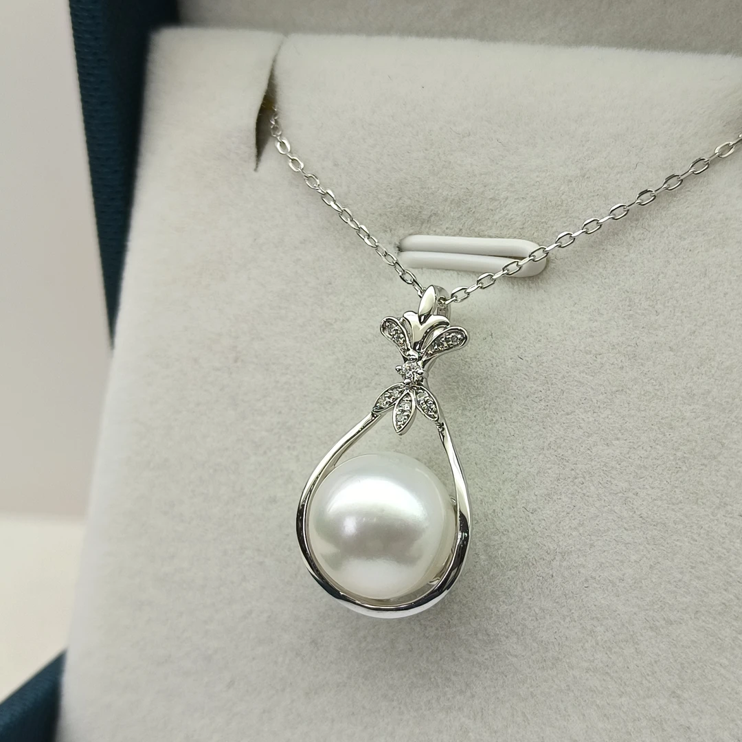 【瑞米珍珠】澳白镶钻18k三叶宝瓶吊坠10-11mm