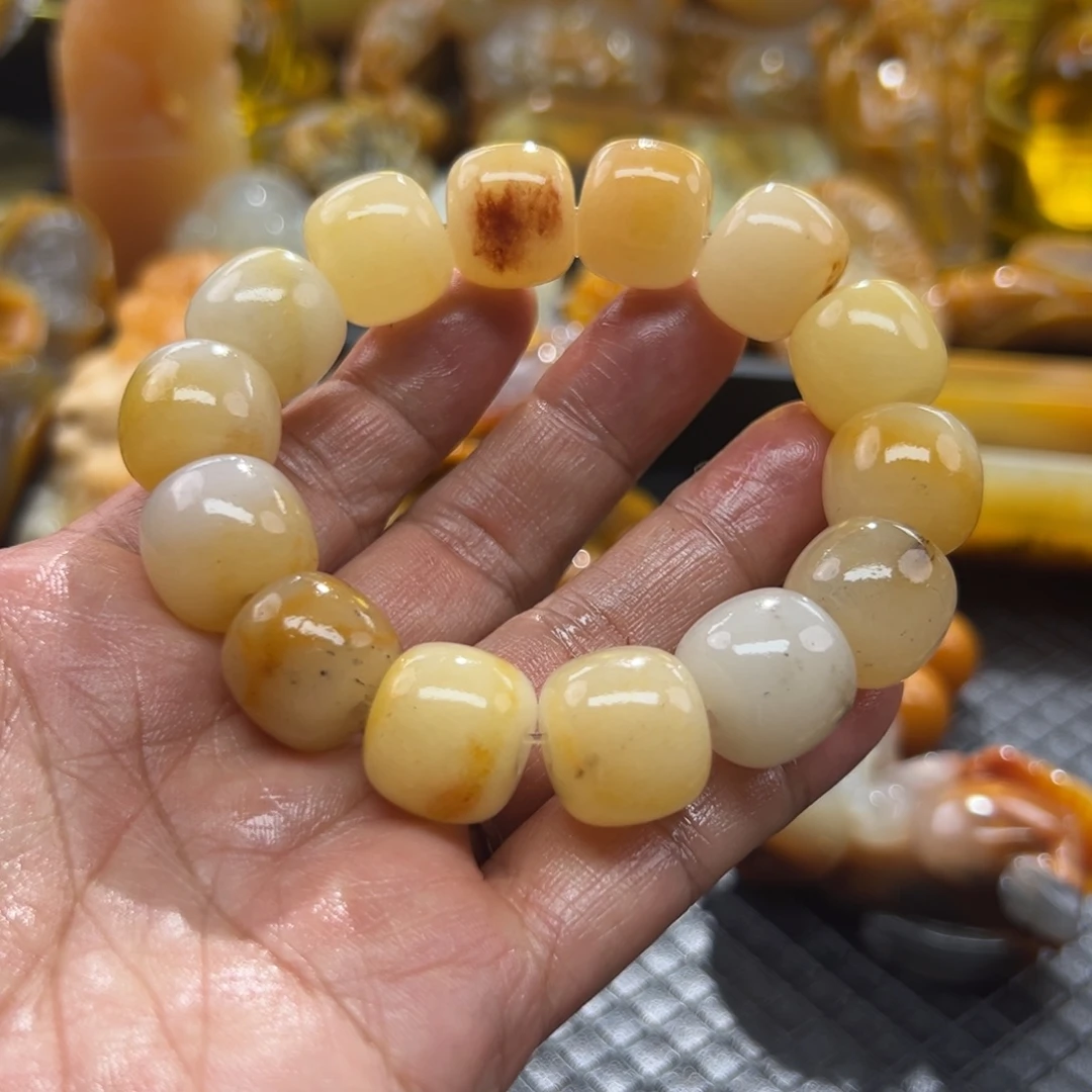 石英质玉未镶嵌颈饰