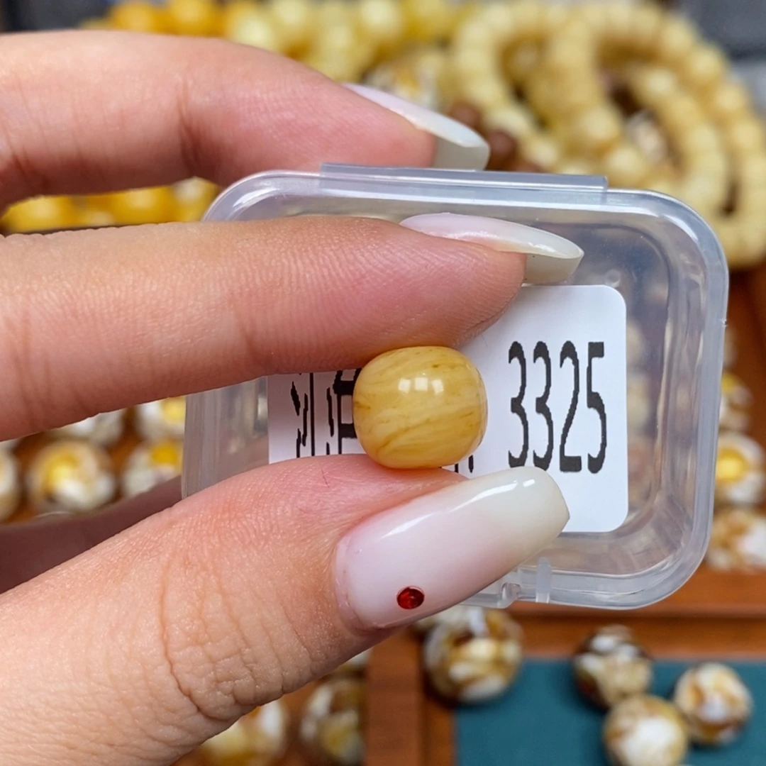 蜜蜡未镶嵌珠宝奇石3325