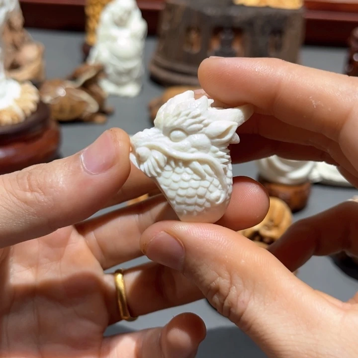 木东**王鹿角雕刻工艺戒指