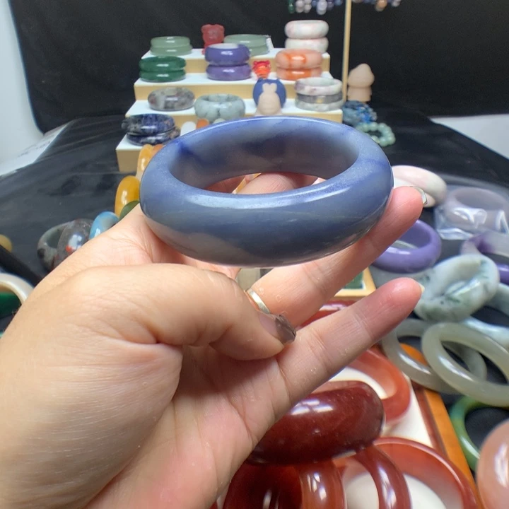 未镶嵌手镯石英质玉蓝*