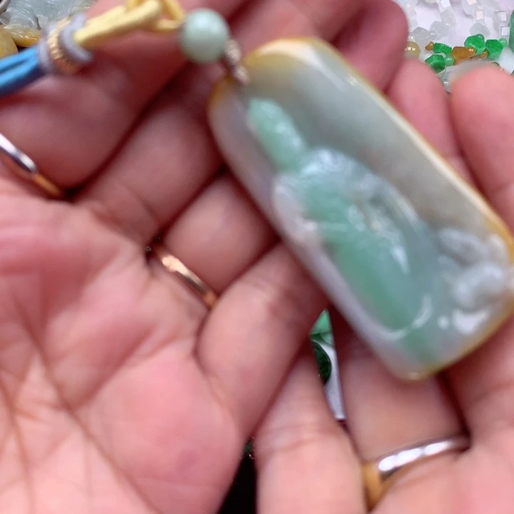 翡翠未镶嵌颈饰翡翠