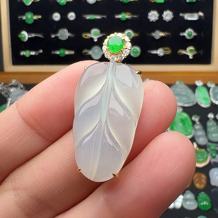翡翠18K金镶嵌颈饰叶