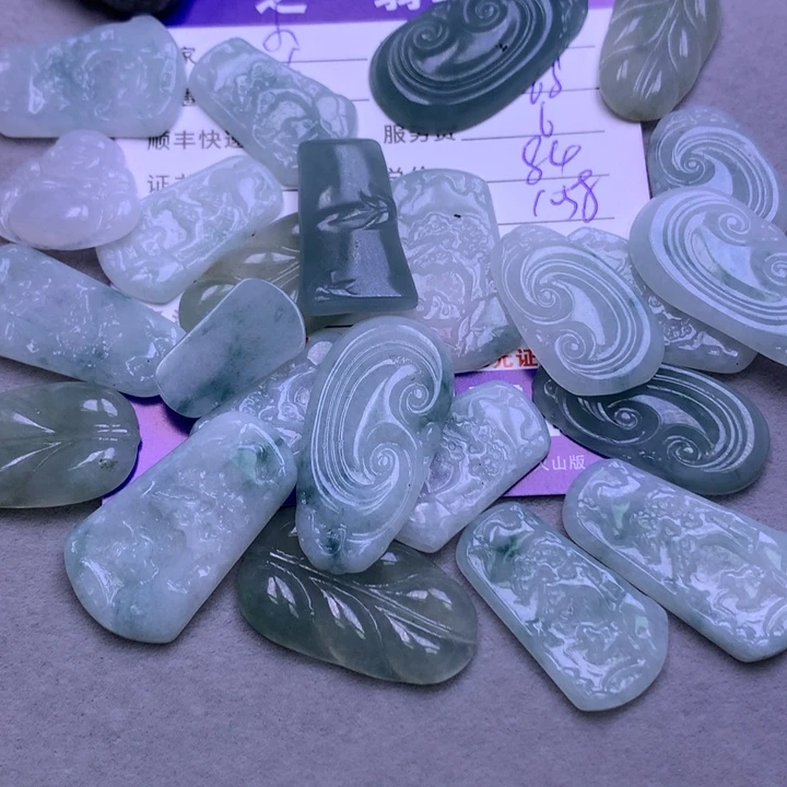 翡翠颈饰未镶嵌?****?翡翠