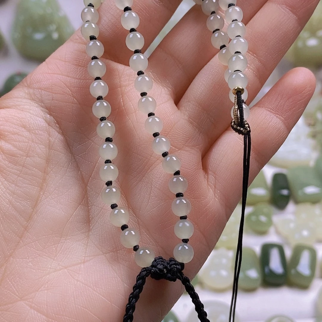 人***～和田玉未镶嵌颈饰