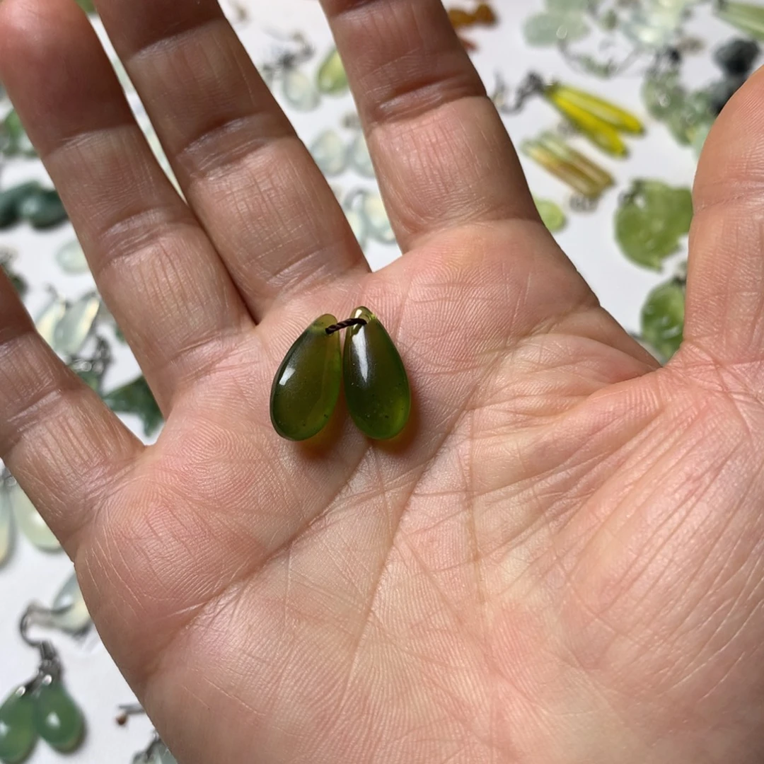 吉***遂蛇纹石玉未镶嵌耳坠